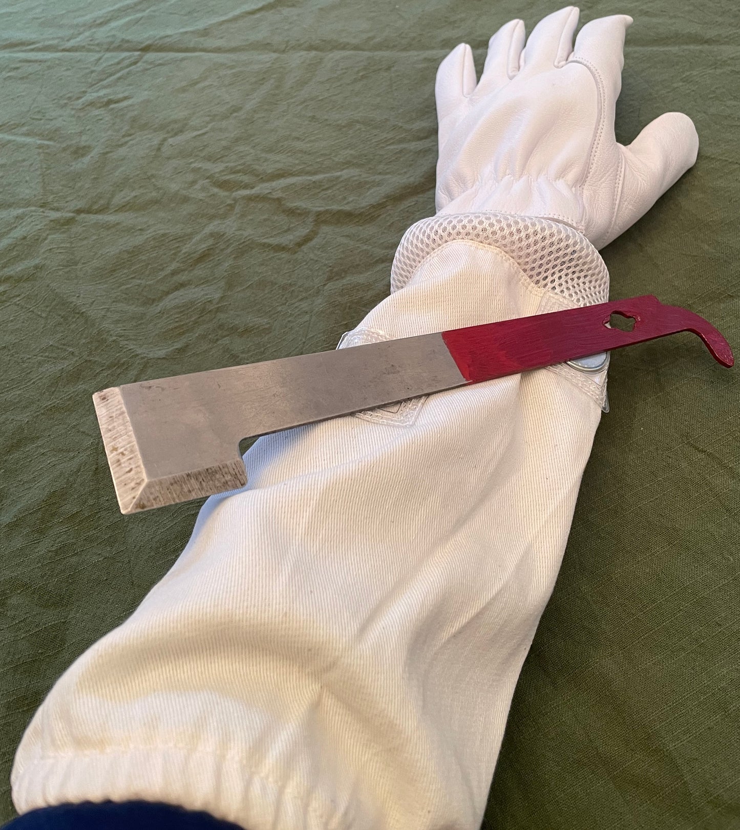 Beekeeper's Tool Gloves (No Tools Included)