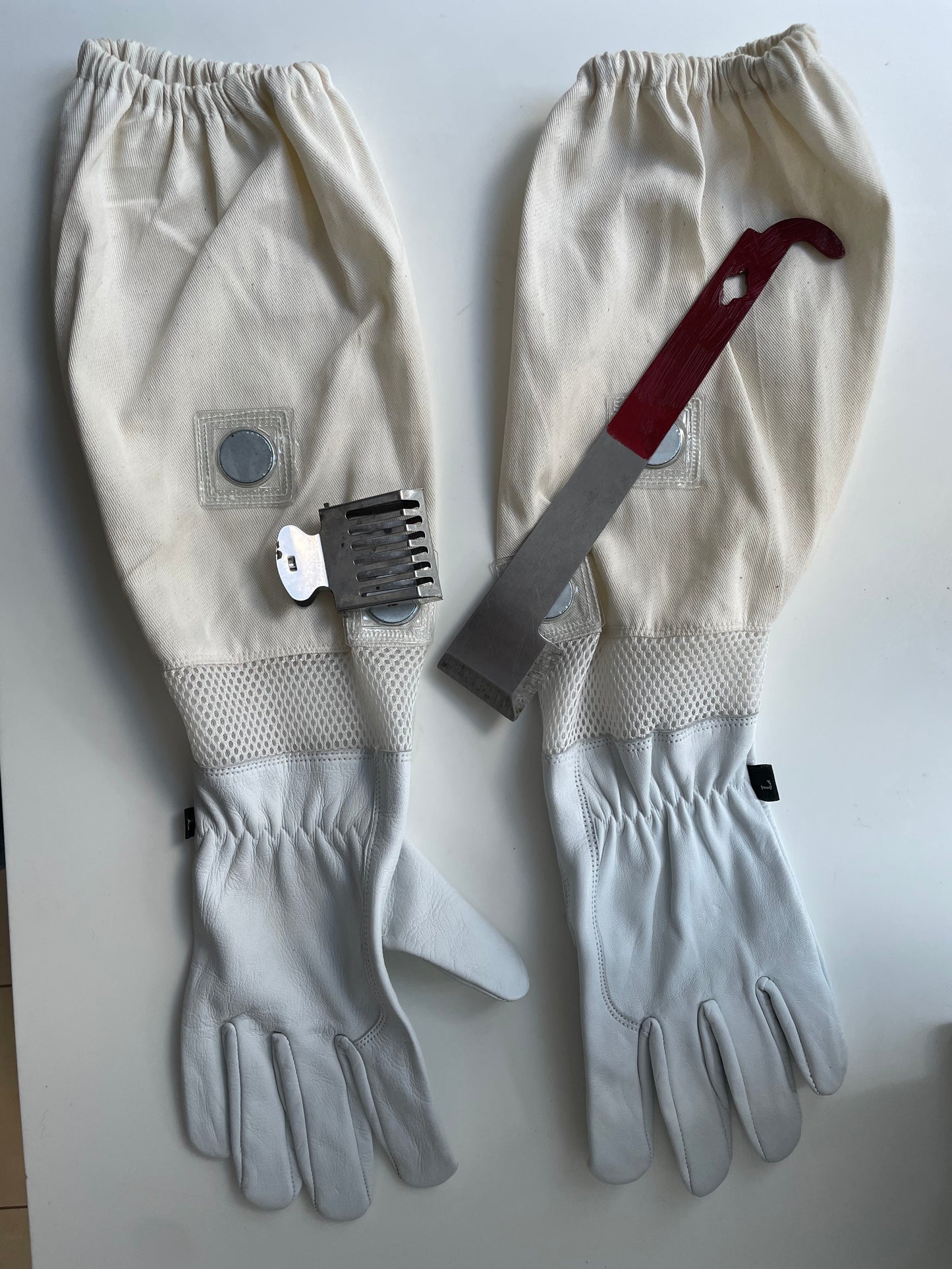 Beekeeper's Tool Gloves (No Tools Included)